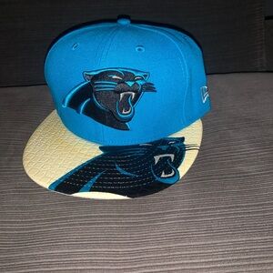 This is a never worn Carolina panthers new era throwback SnapBack.